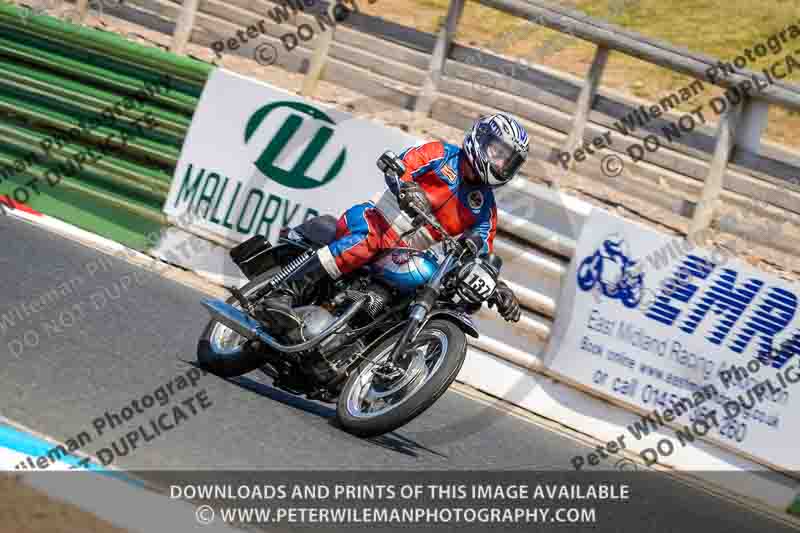 Vintage motorcycle club;eventdigitalimages;mallory park;mallory park trackday photographs;no limits trackdays;peter wileman photography;trackday digital images;trackday photos;vmcc festival 1000 bikes photographs